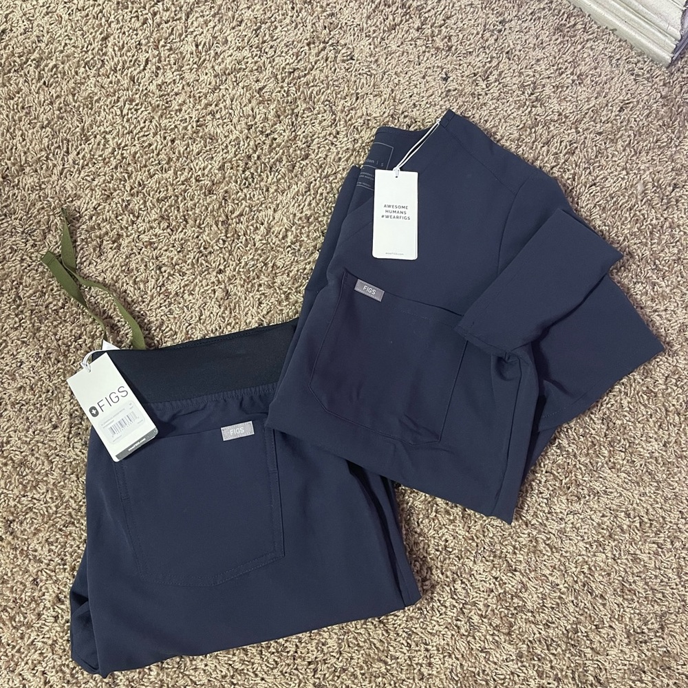 FIGS Scrub Set